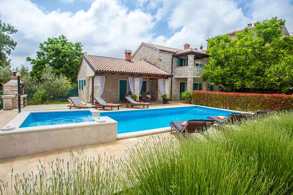 Beautiful Villa Medvidići Villa u Istri s bazenom za najam-eksterijer